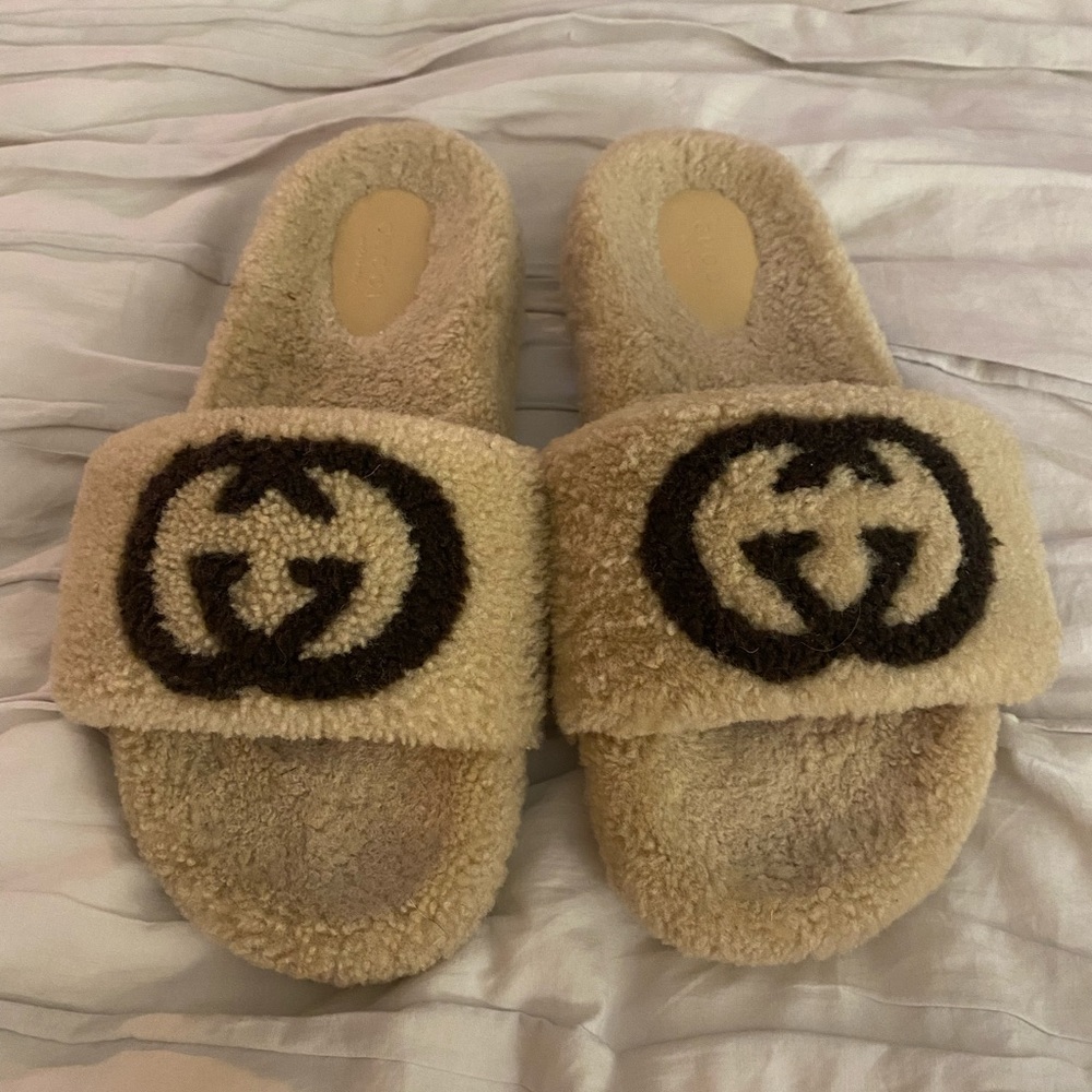 Gucci Eileen Logo Genuine Shearling Slide Sandal Flat, Size 40 (10), Retail $980
